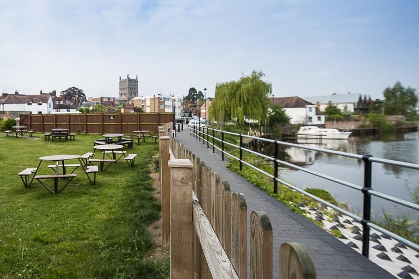The Royal Hop Pole Wetherspoon Tewkesbury Bagian luar foto
