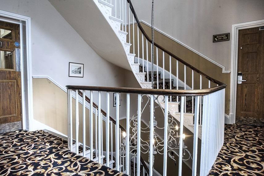 The Royal Hop Pole Wetherspoon Tewkesbury Bagian luar foto